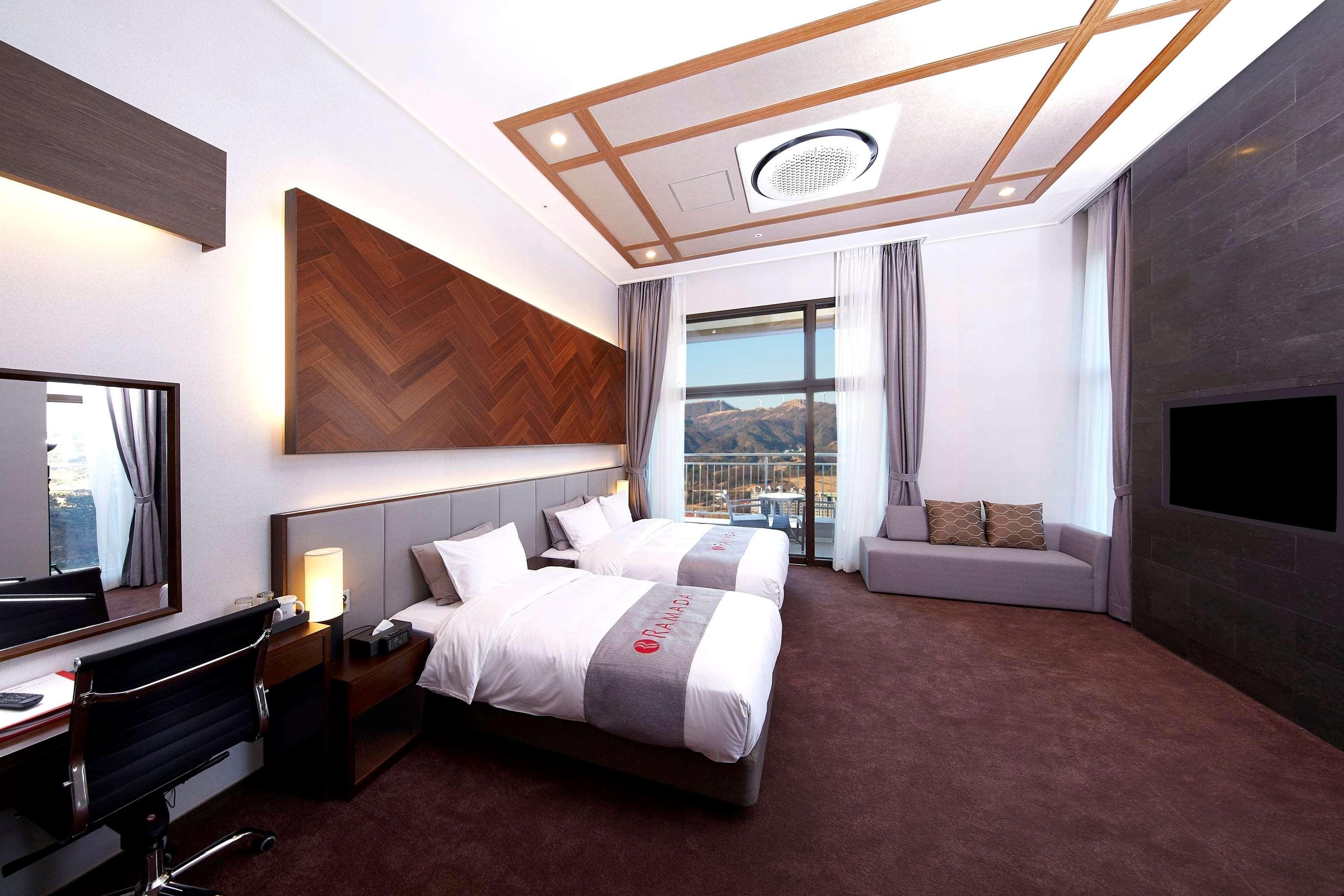 Pyeongchang Ramada Hotel&Suite by Wyndham Bagian luar foto