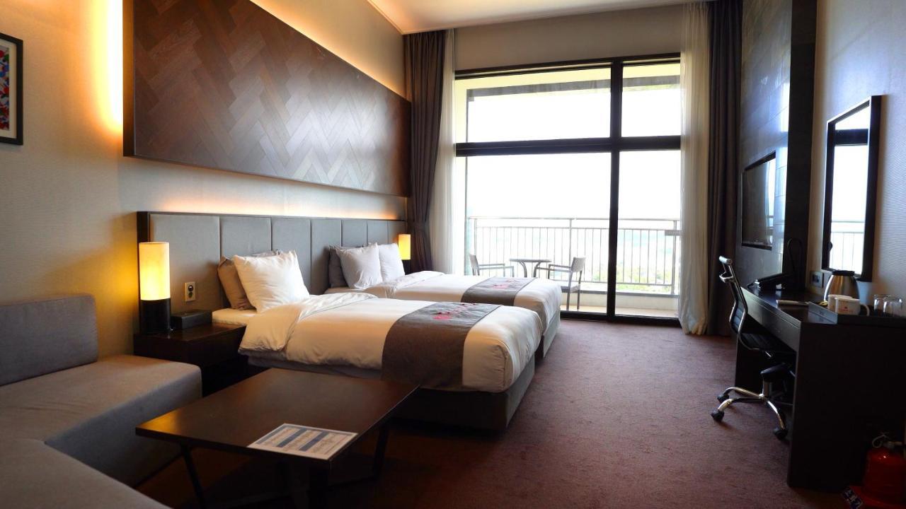 Pyeongchang Ramada Hotel&Suite by Wyndham Bagian luar foto