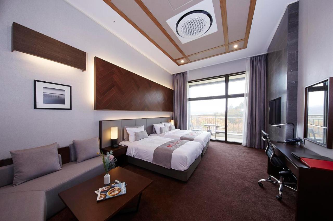 Pyeongchang Ramada Hotel&Suite by Wyndham Bagian luar foto