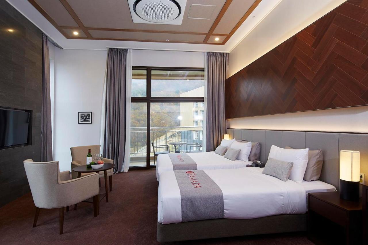 Pyeongchang Ramada Hotel&Suite by Wyndham Bagian luar foto