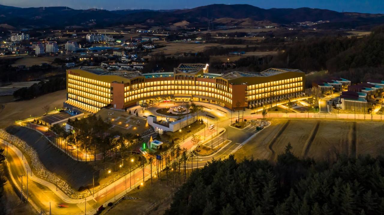 Pyeongchang Ramada Hotel&Suite by Wyndham Bagian luar foto
