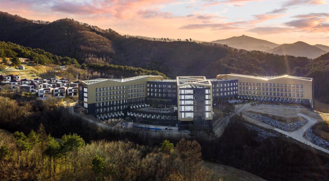 Pyeongchang Ramada Hotel&Suite by Wyndham Bagian luar foto