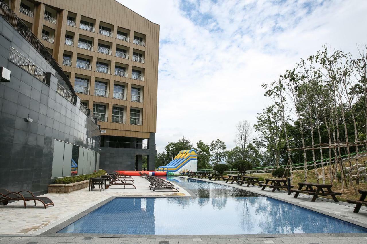 Pyeongchang Ramada Hotel&Suite by Wyndham Bagian luar foto